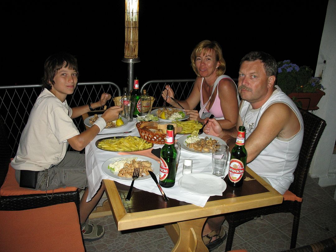 IMG_8126.JPG - Elsõ kalamárink. Szép a kilátás?