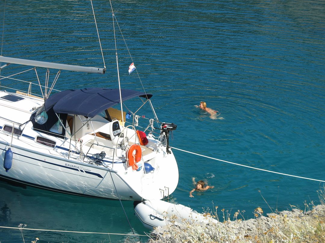 IMG_8392.JPG - Megnéztük a horgonyt, vagy legalább is szerettük volna, de túl mélyen volt.