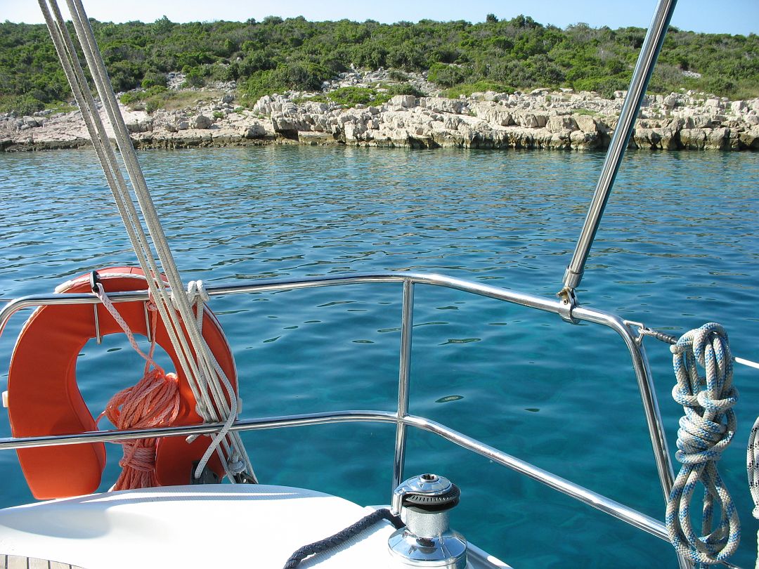 IMG_8439.JPG - Kaprije egy horgonyzó öble.