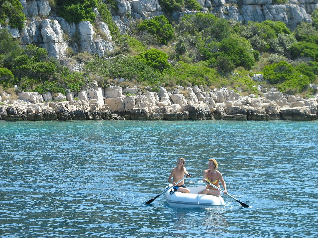 IMG_8442.JPG - Felfedezõ útról. Itt találtunk egy tenger alatt nyíló barlangot