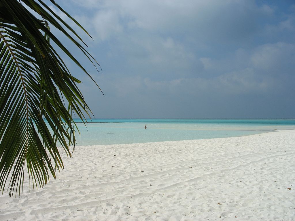 IMG_1031.JPG - A szigetet a belsõ oldalon sekény lagúna övezi