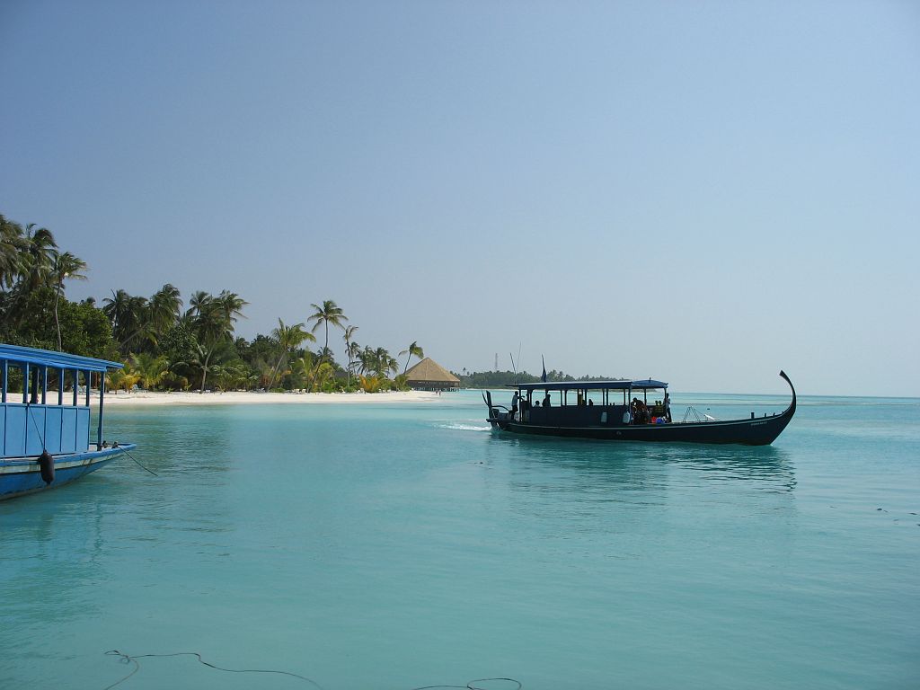 IMG_1875.JPG - A helyiek hagyományos hajója.